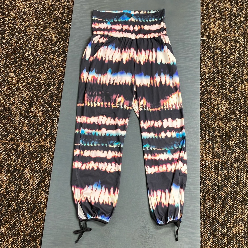 Lucy printed harem/drop crotch pants, ties at ankles, high-waisted size XS